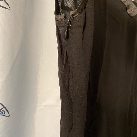 Black V shaped tank dresses - Picture 6 of 6